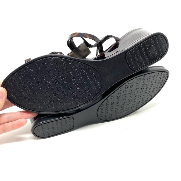 Stuart Weitzman Tortoise patent leather wedge sandals - Picture 10 of 11